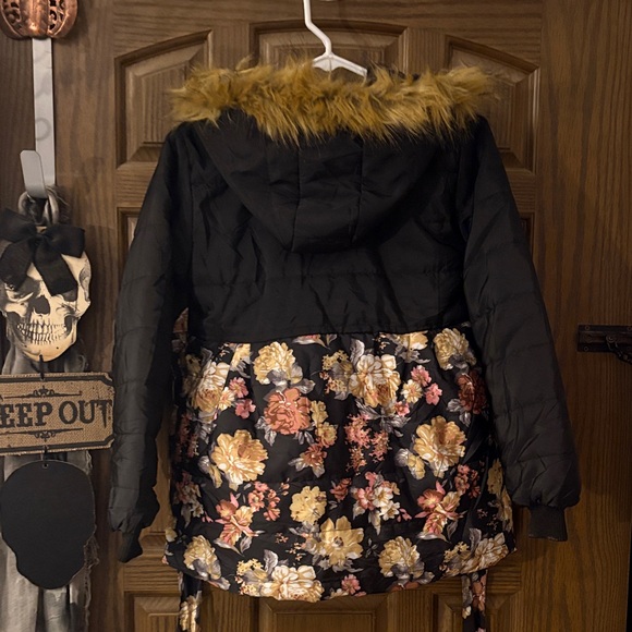 Black Floral Kids Puffer Jacket with Faux Fur Hood - Picture 6 of 6